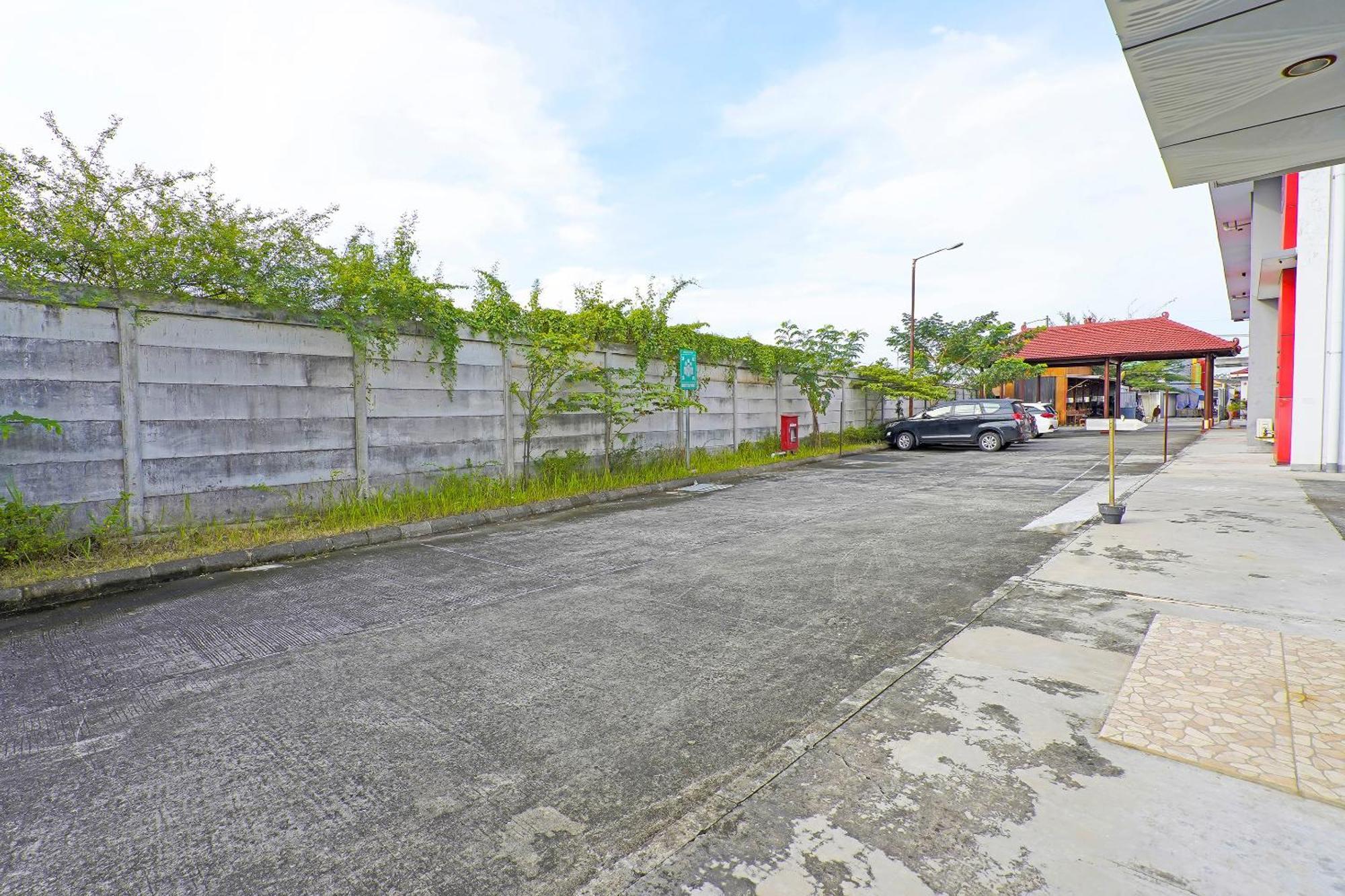 Oyo Flagship 91290 Pondok Inap Shofwa 2 Brebek 外观 照片